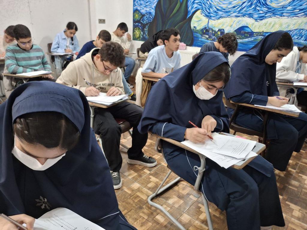 برگزاری موفق آزمون بینالمللی SASMO در دبیرستان دخترانه وارسته رشت
