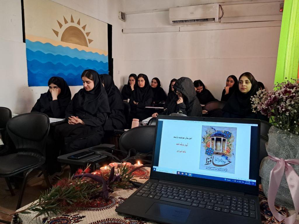کارگاه ادبی «بزرگداشت حافظ» در دبیرستان دخترانه وارسته برگزار شد