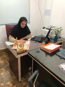 دکتر مونا عاشوری - مدیر دبیرستان دخترانه