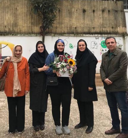 نشست صمیمی با دانش‌آموزان موفق کنکوری در دبیرستان دخترانه ستارگان وارسته رشت