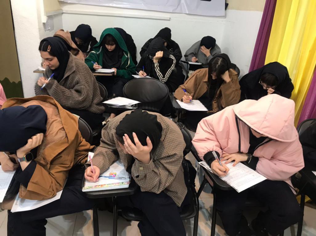 گامی مؤثر برای آمادگی امتحانات نهایی: برگزاری آزمون سنجش تراکمی در دبیرستان دخترانه ستارگان وارسته